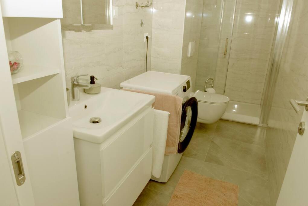 Camino Split - Apartment Near Mall Of Split Bagian luar foto