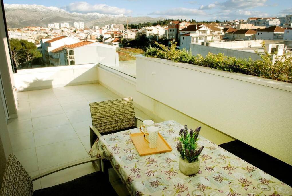 Camino Split - Apartment Near Mall Of Split Bagian luar foto