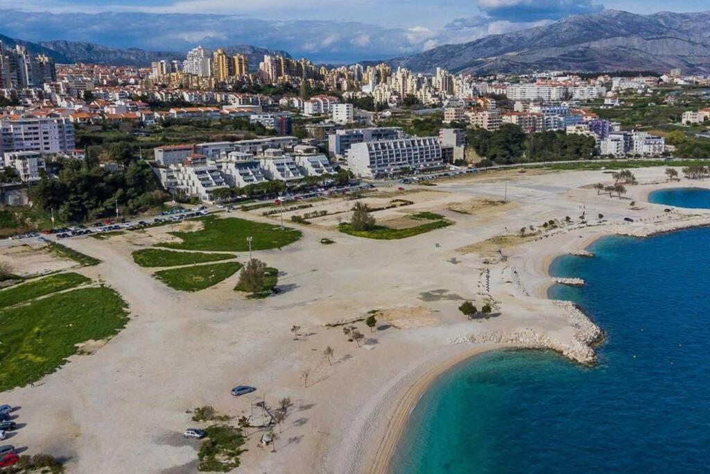 Camino Split - Apartment Near Mall Of Split Bagian luar foto