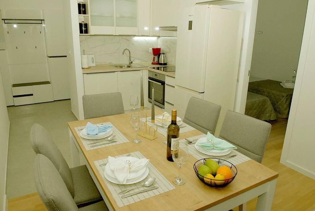 Camino Split - Apartment Near Mall Of Split Bagian luar foto