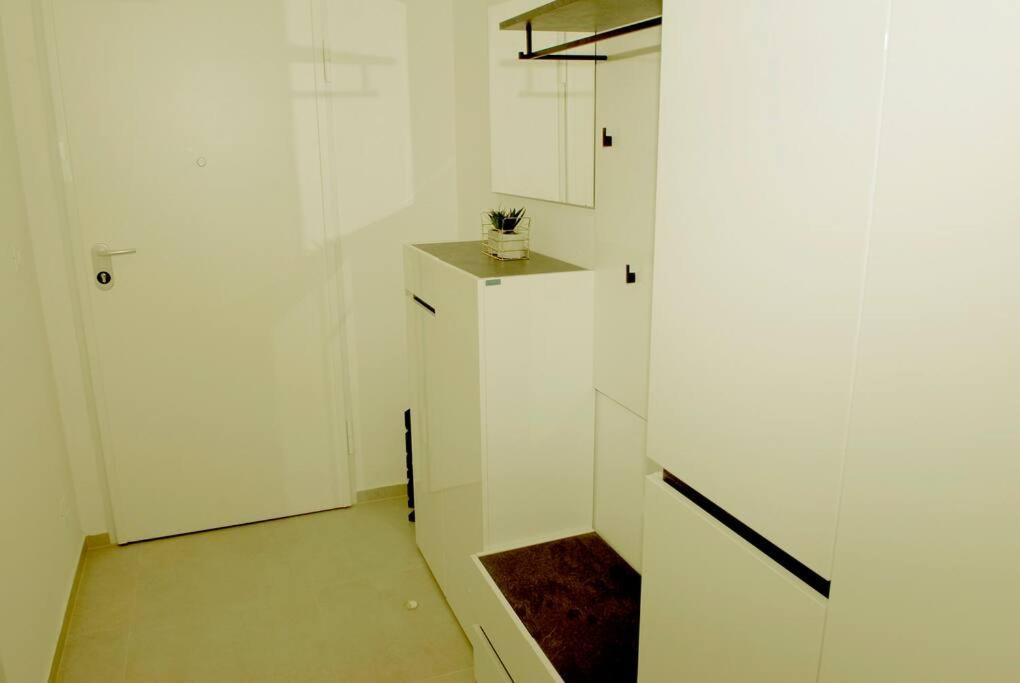 Camino Split - Apartment Near Mall Of Split Bagian luar foto